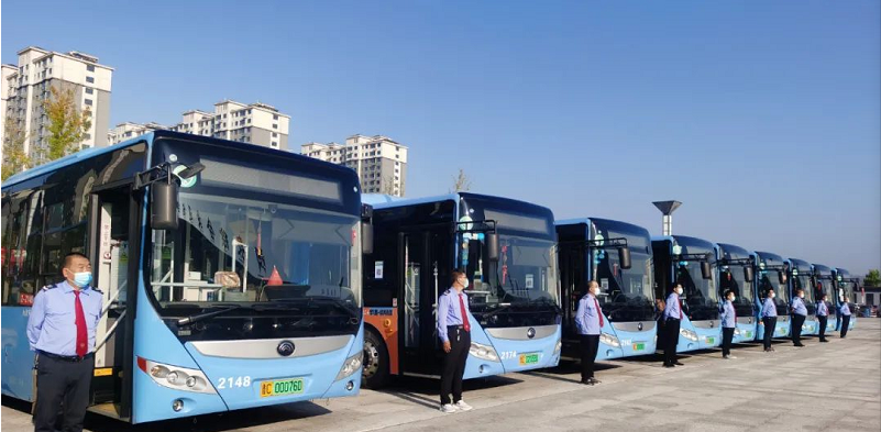 9月21日，我市在陽泉綜合客運樞紐廣場啟動綠色出行宣傳月和公交出行宣傳周活動。